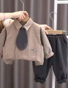 طقم ولادي قميص بني وفيست مع جرافة