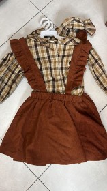 فستان مع شيالات وقميص كاروهات