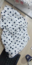 تنورة أبيض منقط أسود