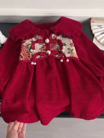 فستان أحمر الجاكار