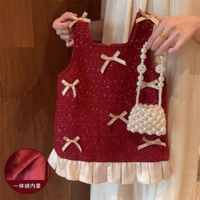 فستان أحمر ببيون اصفر