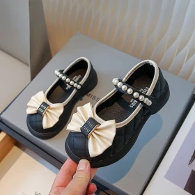 حذاء مع ببيونة ولولو