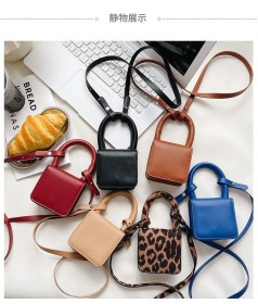 شنطة جلد سادة