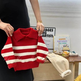 بلوزة حمراء مخططة ابيض