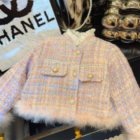 طقم شانيل فرو ع الاطراف