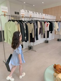 فستان أزرق كم نفخ وخصر رباط