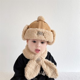 طاقية فرو مع وشاح