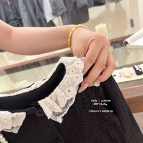 طقم أنيق مزين بدانتيل وبنطال واسع