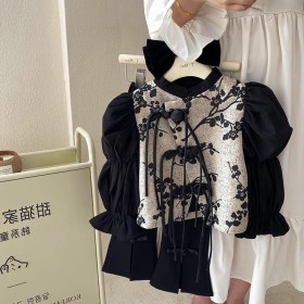 طقم أسود مشجر أزرار ورد