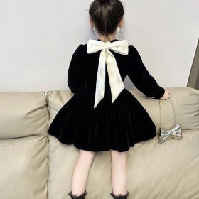 فستان اسود مخمل فيونكة بالخلف