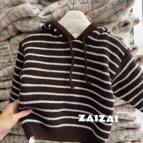 بلوزة صوف بني مخطط