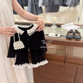 طقم أنيق مزين بدانتيل وبنطال واسع