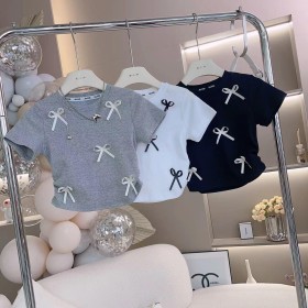 بلوزة ببيونات نص كم