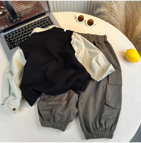 طقم مميز فيست اسود وقميص ساده