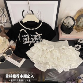 طقم بلوزة تنورة بيضاء الوردة