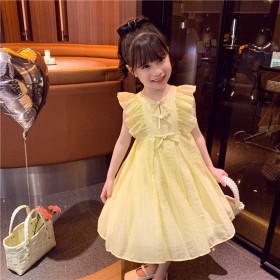 فستان أصفر فيونكة بيضاء من الخلف