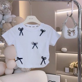 بلوزة ببيونات نص كم