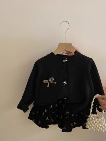 طقم تنورة أسود موردة وجرزاية اسود