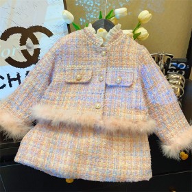 طقم شانيل فرو ع الاطراف