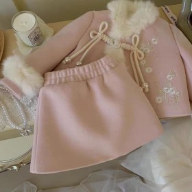 طقم شانيل مطرز ورد