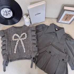 طقم 3قطع رمادي ببيونة