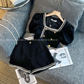 طقم اسود شورت ب أزرار ذهبي