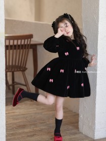 فستان أسود فيونكه كاروهات