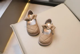 حذاء جلد ناعم مع فيونكه