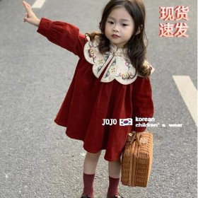 فستان مخملي خمري قبة بيضاء مطرزة