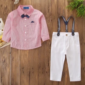 طقم بنطلون أبيض مع قميص وشيالات