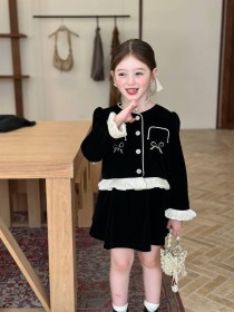 طقم مخملي أسود