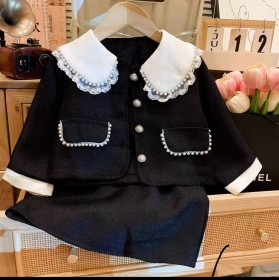 طقم كلاسيكي أسود