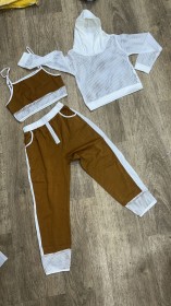 طقم بني جاكيت مخرم أبيض