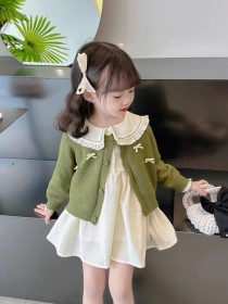 فستان ربيعي مع جرزاية خضراء