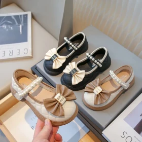 حذاء مع ببيونة ولولو