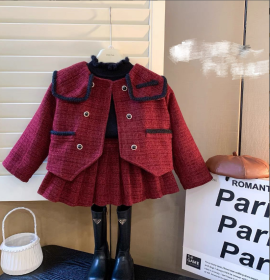 طقم تنورة مونس خط أسود