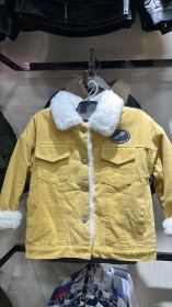 جاكيت كوردروي أصفر مبطن فرو