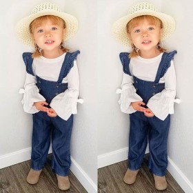 افرهول جينز مع بلوزة بيضا