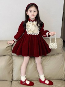 فستان أحمر مخملي