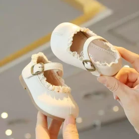 حذاء جلد دانتيل