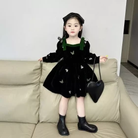 فستان مخمل أسود الفراشة