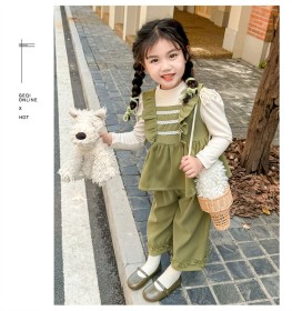 طقم أخضر 3 خطوط دانتيل ع الصدر