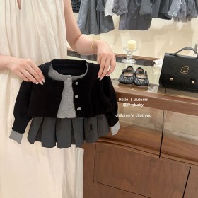 طقم miumiu تنورة A