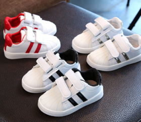 بوت مع سكوتشات أبيض