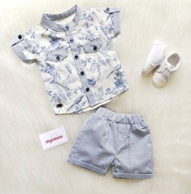 طقم شورت رمادي وقميص مشجر